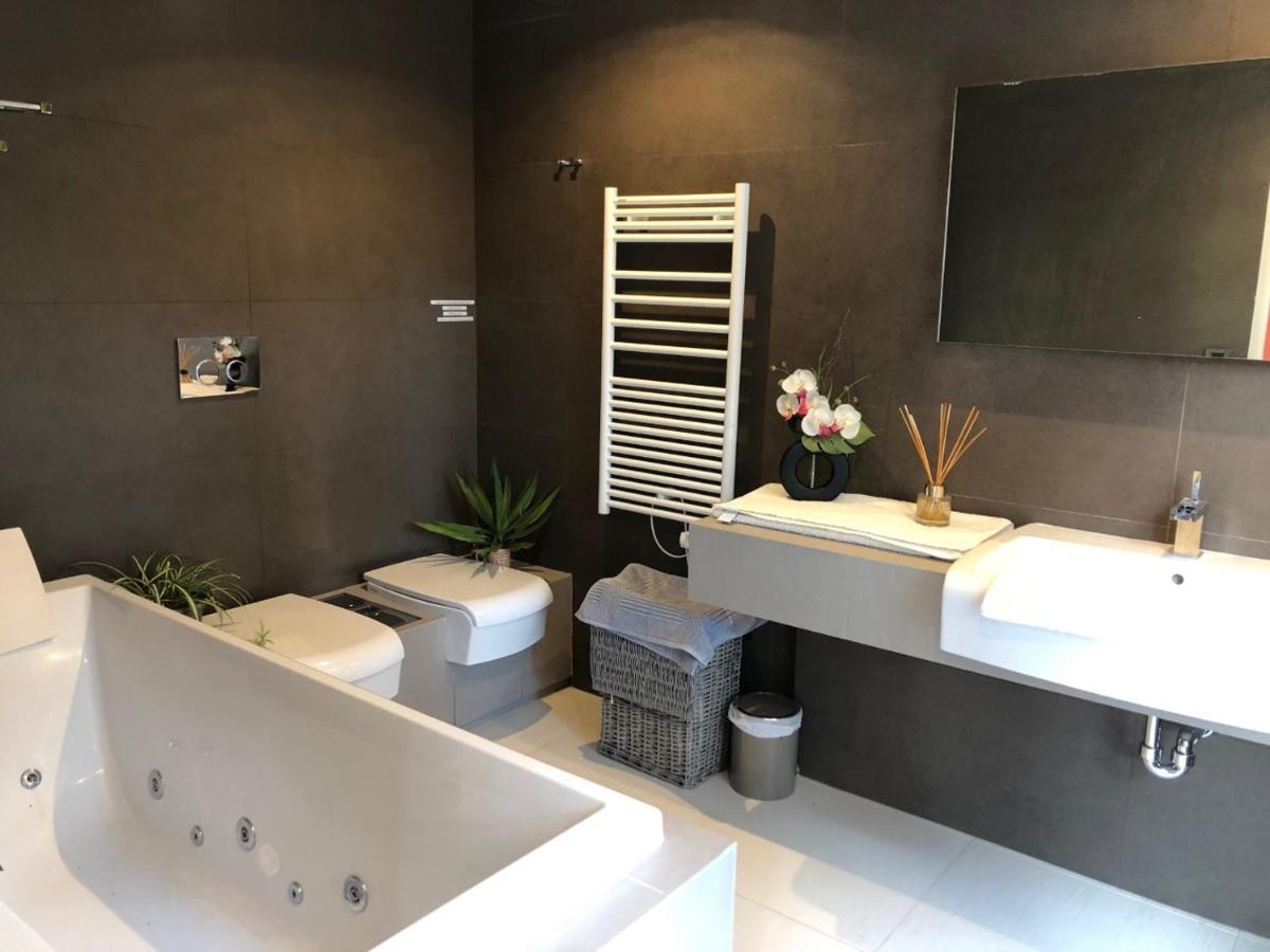 Appartement Montfleury, 2 Terrasses, 2 Chambres , 2 Sdb , Pkg Prive Piscine, 15 Min Walk To Croisette Beach And Palais Des Festivals Cannes Eksteriør billede
